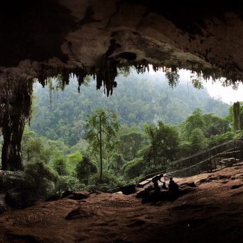 غارهای نیاح در ساراواک